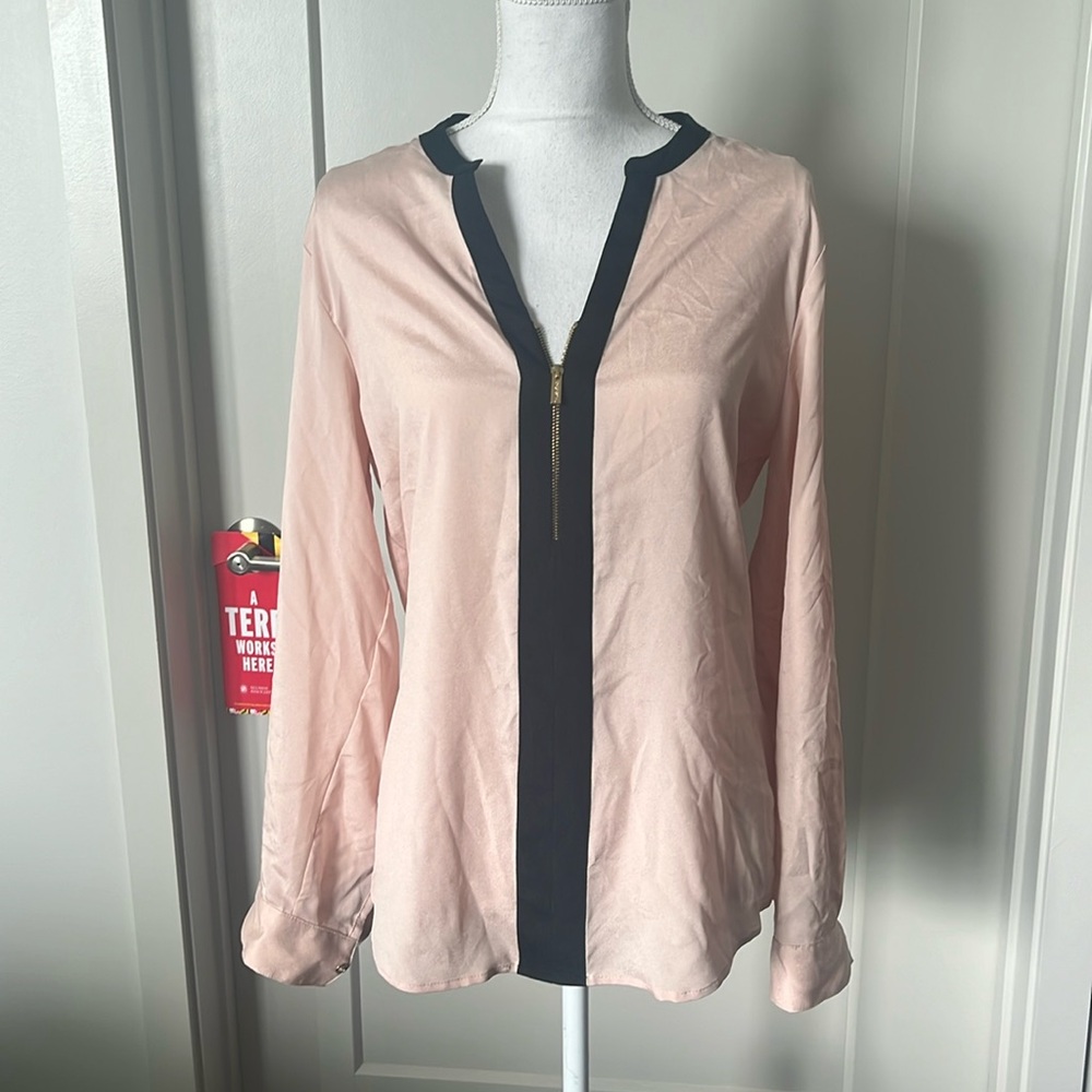 EUC Women’s Calvin Klein Pink V-Neck Roll-Tab Blouse